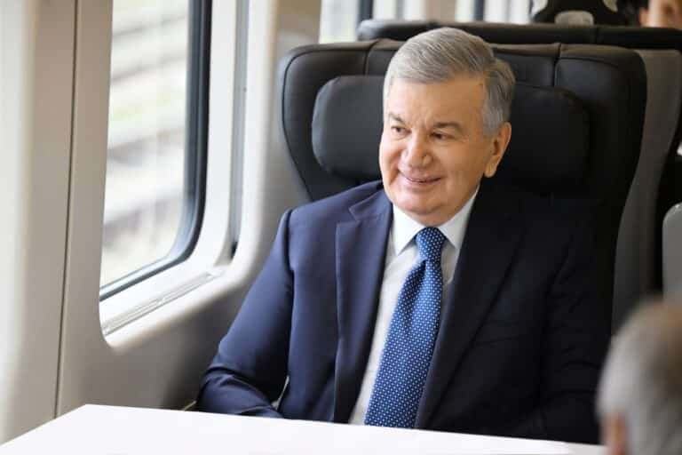 Prezident yangi «Jaloliddin Manguberdi» poyezdida Narpayga bordi — foto