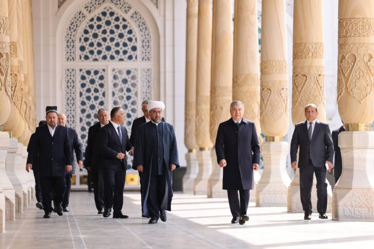 Prezident qayta bunyod etilgan Imom Buxoriy majmuasini ziyorat qildi — foto
