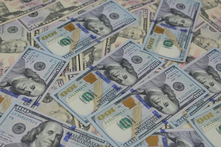 Курс на 8 марта: в каких банках выгодно обменять доллар сегодня