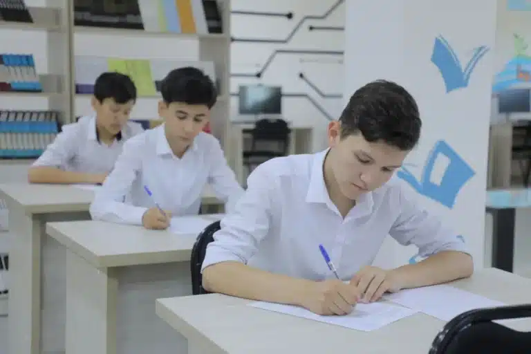 Как не сдавать экзамены в Узбекистане: список сертификатов 2026