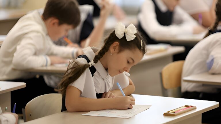 В Югре детям мигрантов закрыли путь в первый класс без теста по русскому