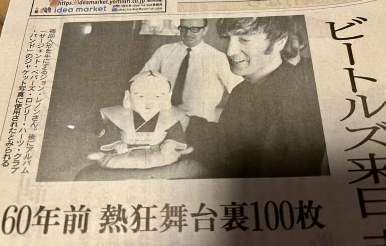 Улыбка Леннона и редкие кадры: в Токио нашли более 100 неизвестных фото The Beatles