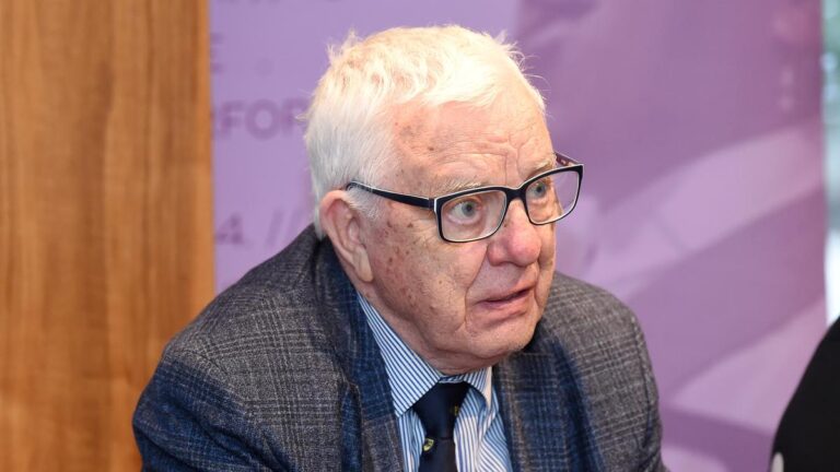 «Живу еще»: Раймонд Паулс рассказал о самочувствии после операции