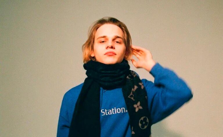 Rossiyalik reper Toshkentdagi konsertini kutilmaganda to‘xtatib, sahnani tark etdi