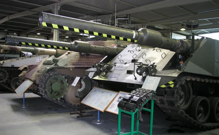 O‘zbekistonliklarga Germaniyadagi tank muzeyiga kirish taqiqlandi