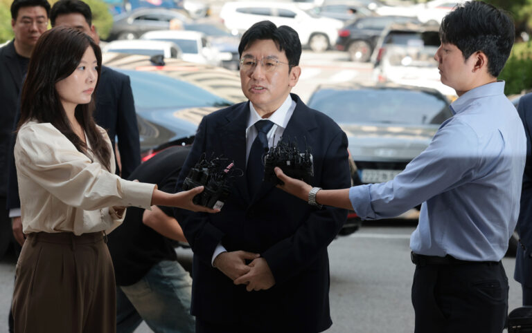 Hybe Founder Bang Si-hyuk Avoids Arrest Due Insufficient Evidence