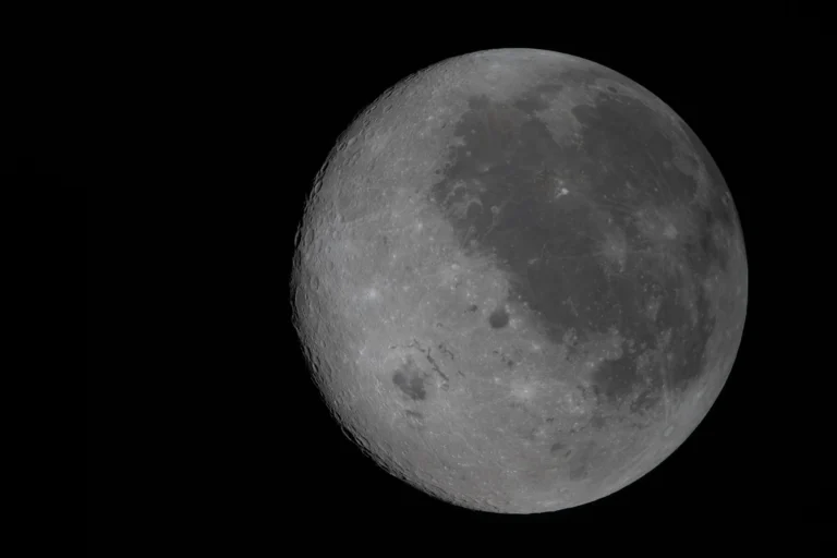Artemis II Crew Views Far Side of Moon With Naked Eye for First Time