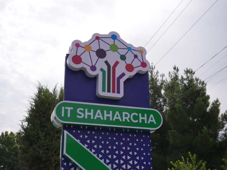 Uzum и Центр развития цифрового образования запускают образовательный проект в отдаленных городах страны