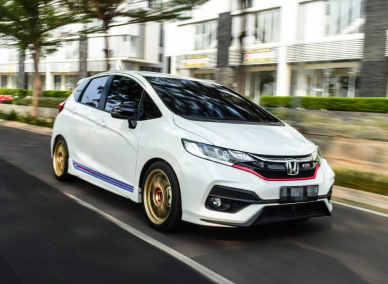 Белая краска подвела: Honda грозит суд из-за жалоб автовладельцев