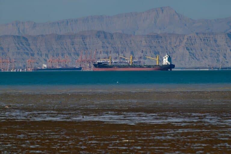 Иран обвинил США в пиратстве после захвата нефтяных танкеров