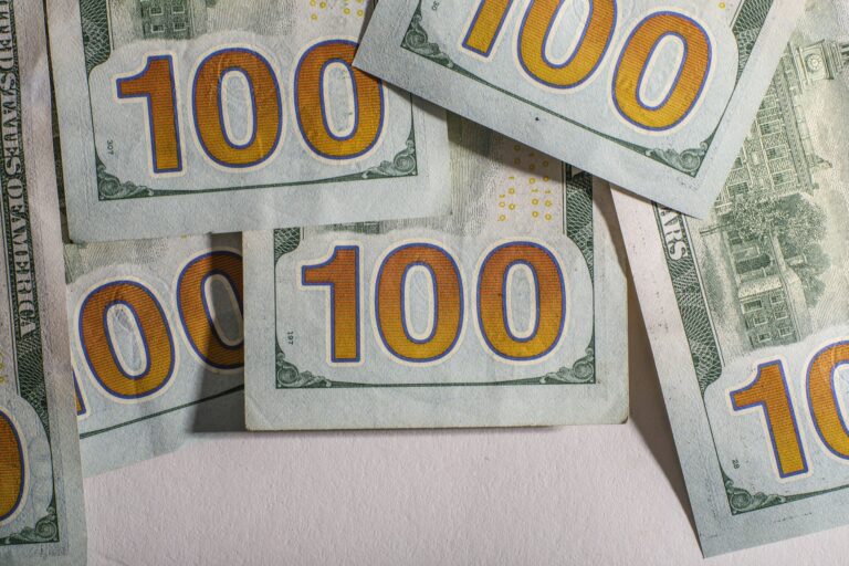 Dollar pastladi: 14-aprel uchun valyutalar kursi e’lon qilindi