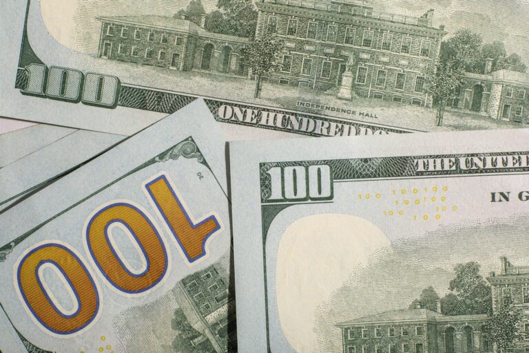 Dollar oshdi: 16-aprel uchun valyutalar kursi e’lon qilindi