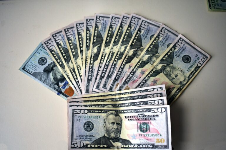 14-aprel kuni xorijiy valyutalarni qaysi banklarda qulay narxda almashtirish mumkin