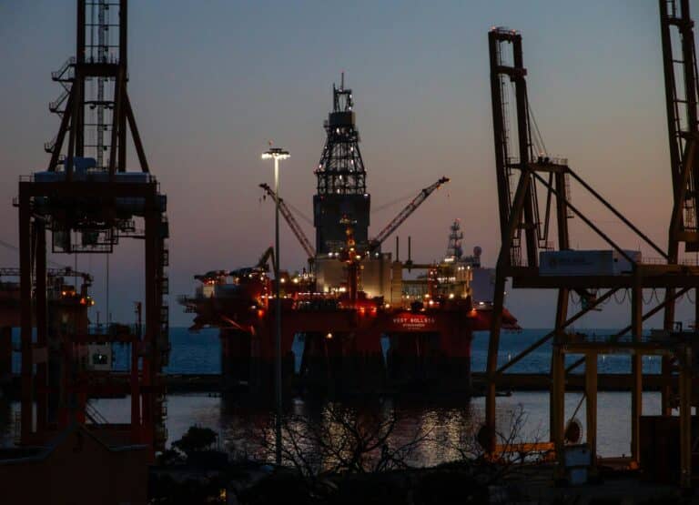 Brent поднялась до $106,6 на фоне срыва переговоров США и Ирана