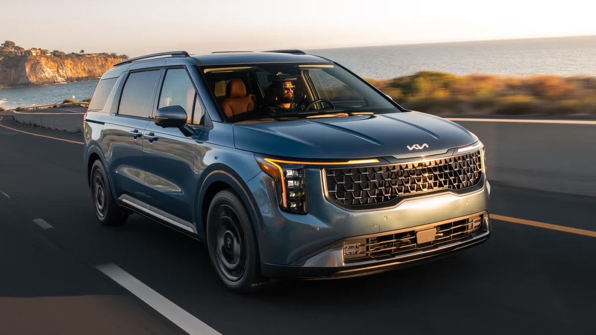 Yangi Kia Carnival O‘zbekistonda: avtomobil sotib olishga arziydimi