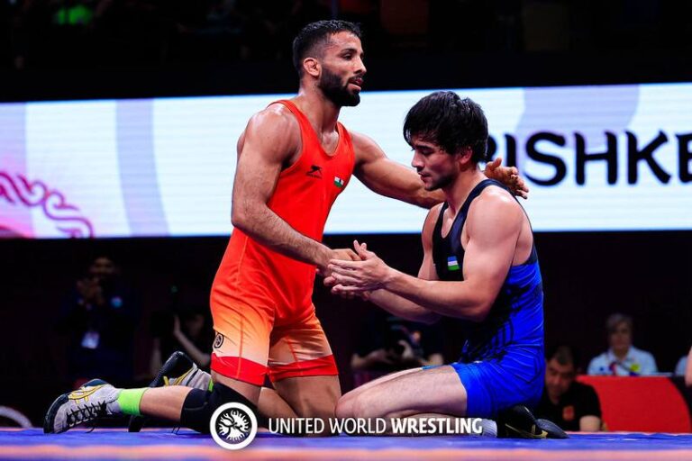 Серебряный рывок Джалолова и бронзовый характер Поёнова: сборная берет медали ЧА