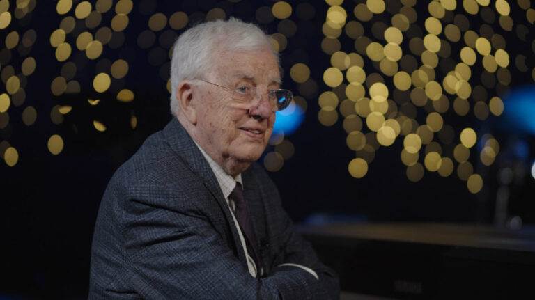 Автор хита «Миллион алых роз» Раймонд Паулс попал в больницу