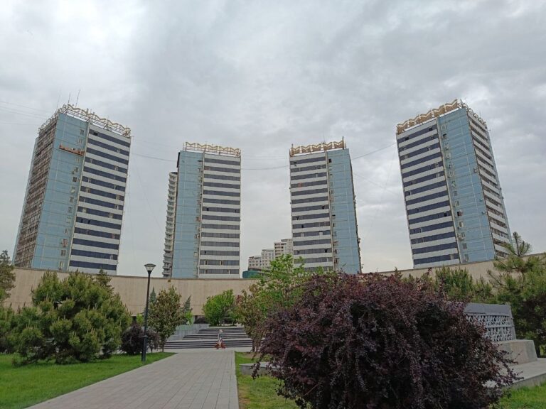 Долги за «коммуналку» разрешат удерживать из зарплат и пенсий — что известно