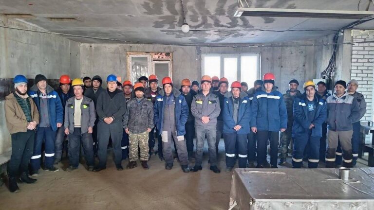 100 узбекистанцев в России несколько месяцев работали без зарплат и питания