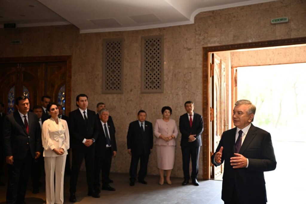 Prezident Temuriylar tarixi davlat muzeyining yangilangan binosi bilan tanishdi / Foto: Prezident.uz