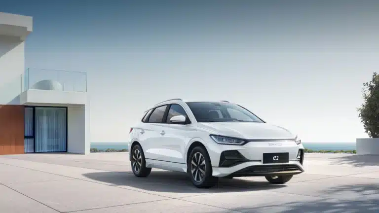 Продажи BYD забуксовали — прибыль за год упала на 55% до $600 млн