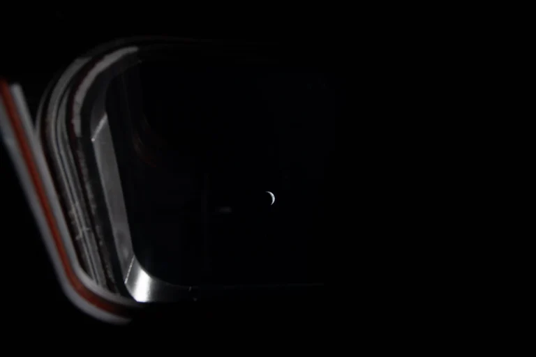 Земля в форме месяца: NASA показало редкий снимок с корабля Orion