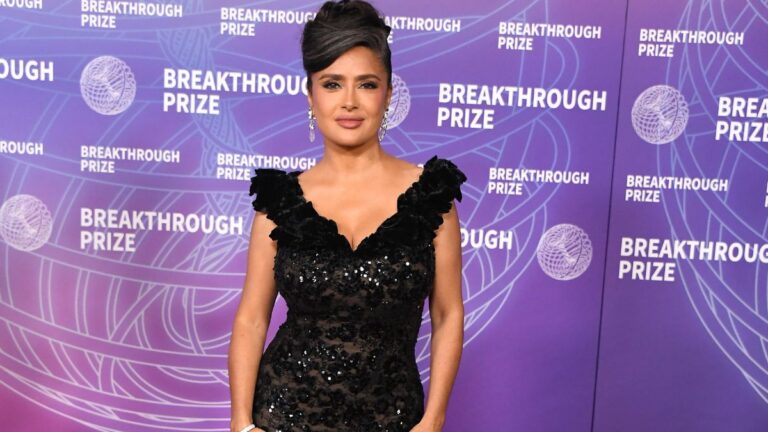 Сальма Хайек в прозрачном платье от Gucci затмила всех на «Оскаре науки»