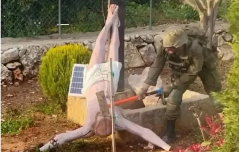 Израильский военный разбил статую Христа на юге Ливана — ведется следствие