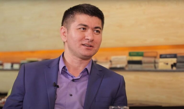 Министр энергетики снова пожаловался на экономиста Отабека Бакирова