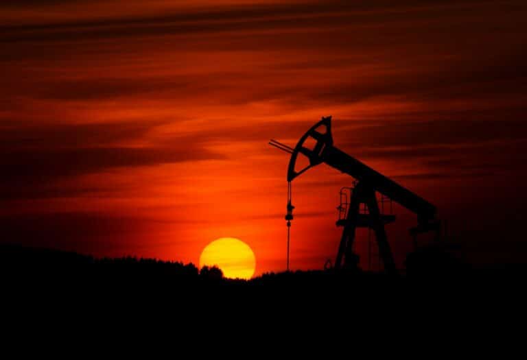 Иран обрушил экспорт нефти из Саудовской Аравии вдвое