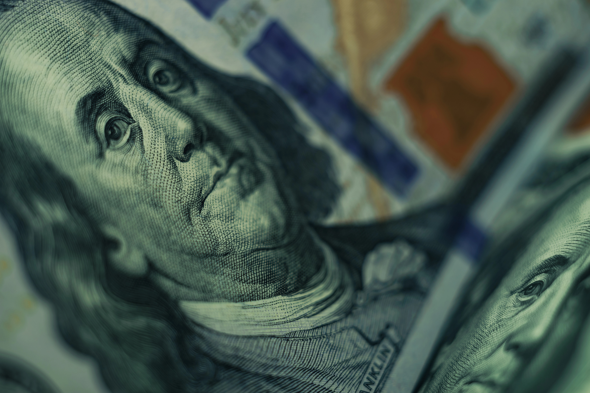 Dollar qariyb 33 so‘mga oshdi: 19-may uchun valyutalar kursi e’lon qilindi