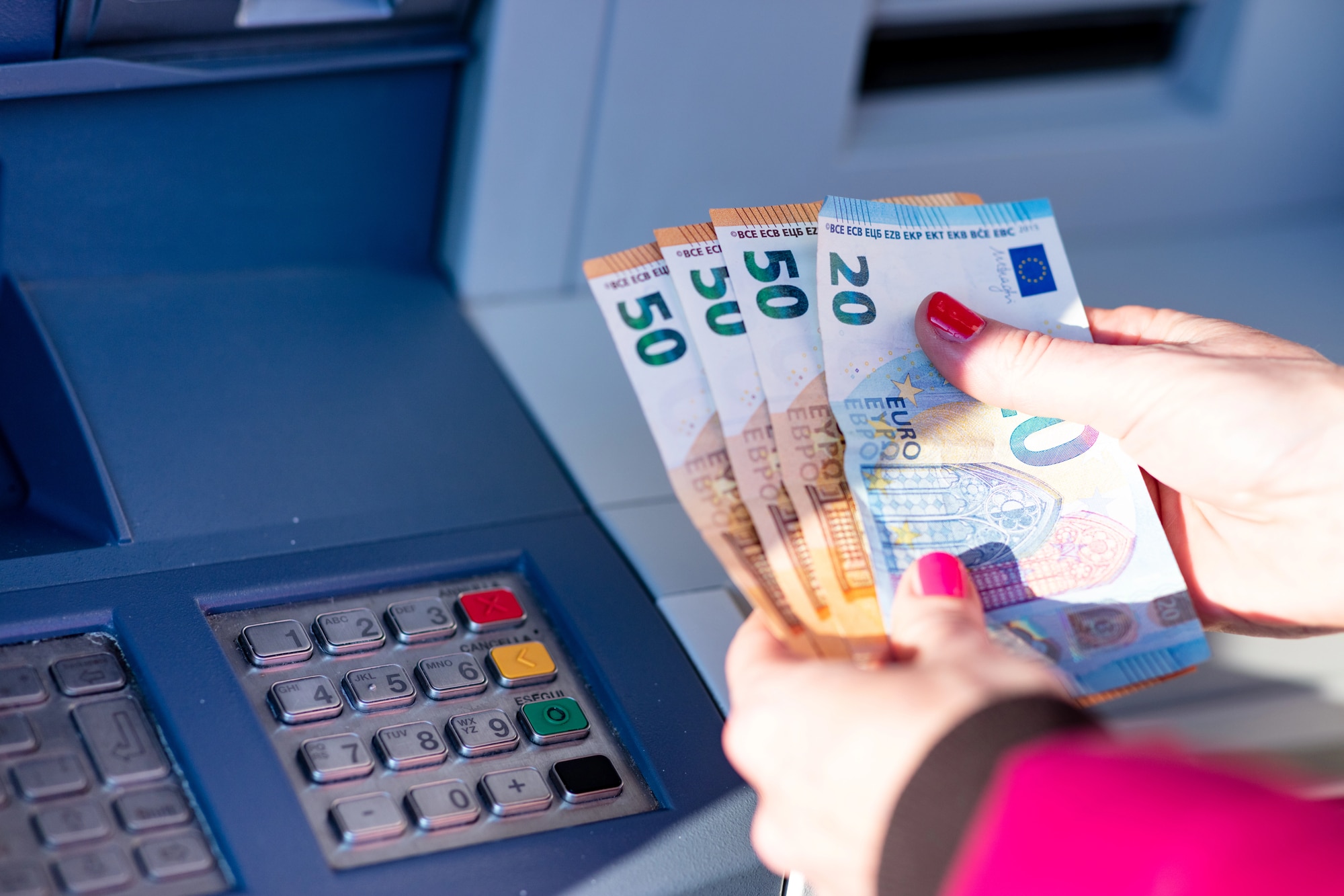 8-may kungi eng yaxshi valyuta kurslari qaysi banklarda