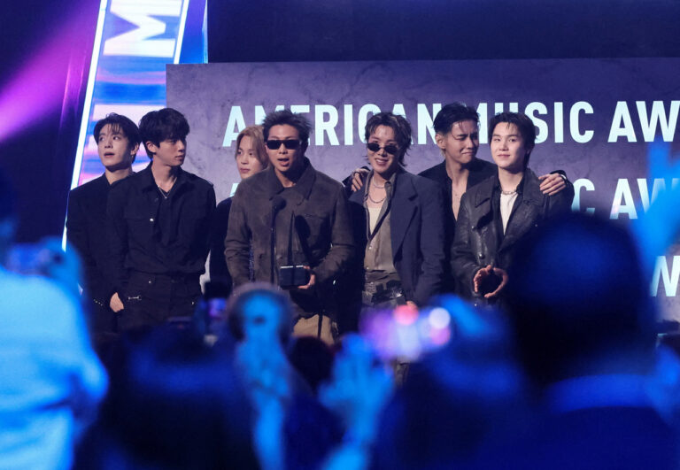 BTS снова на вершине: группа стала главным триумфатором American Music Awards