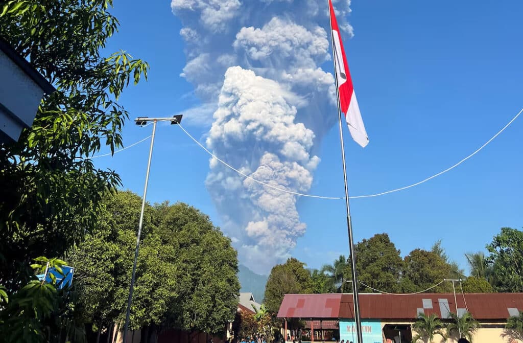 Eruption of Mount Dukono in Indonesia Results in Three Casualties