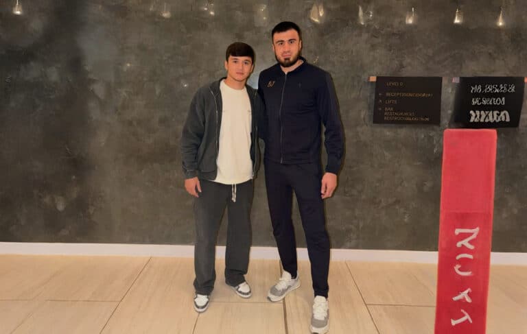 Хусанов поддержал Жалолова после победы в Манчестере
