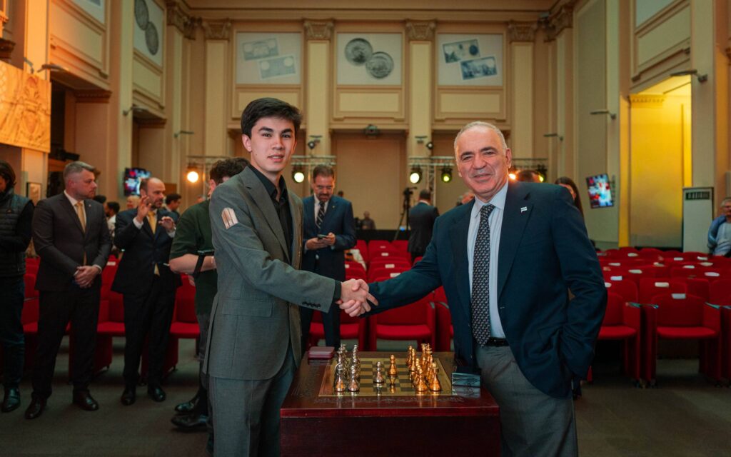 Javohir Sindarov va Garri Kasparov / Foto: UzChess