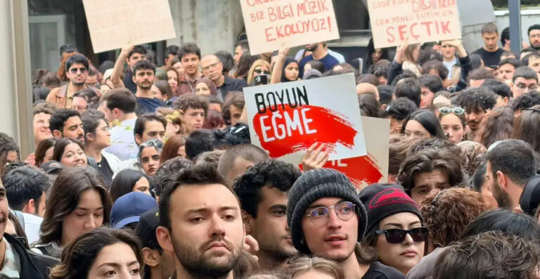 Erdo‘g‘on Bilgi universitetini yopish qarorini bekor qildi