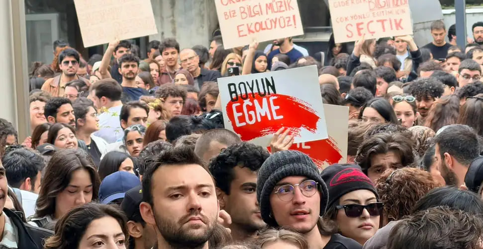 Erdo‘g‘on Bilgi universitetini yopish qarorini bekor qildi