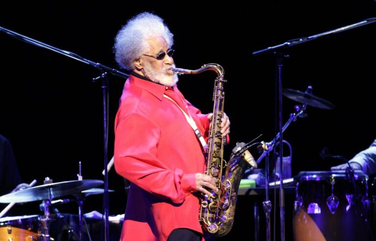 Sonny Rollins, “Saxophone Colossus” and Jazz Pioneer, Dies at 95