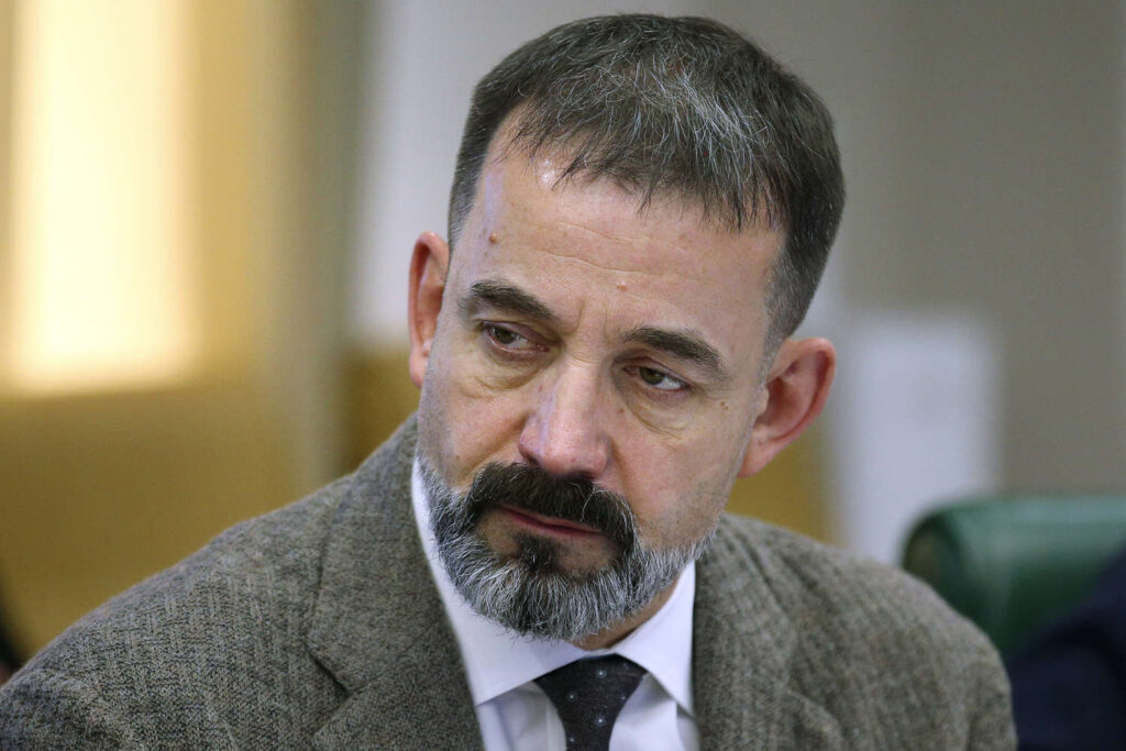 Дмитрий Певцов