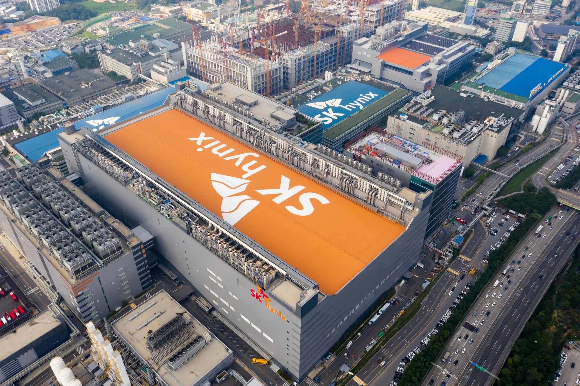 SK Hynix Briefly Dethrones Samsung as South Korea’s Most Valuable Firm