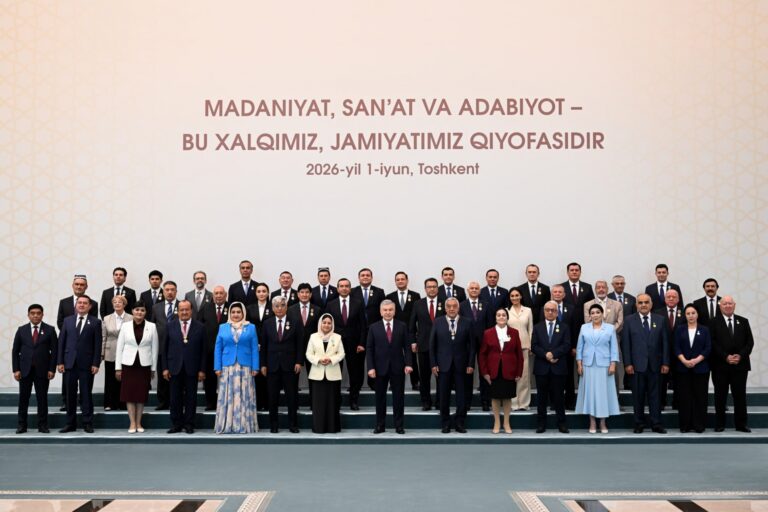 Prezident madaniyat va san’at fidoyilariga davlat mukofotlarini topshirdi — foto