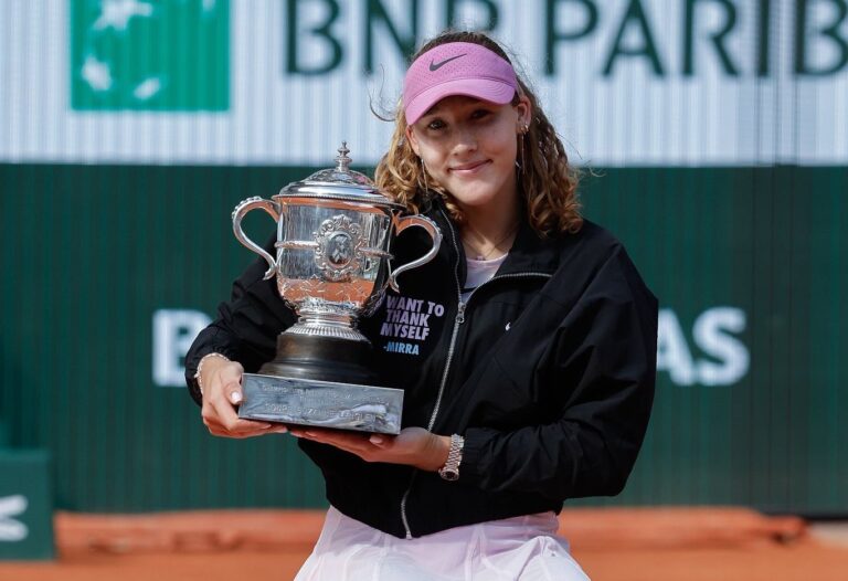 Мирра Андреева выиграла Ролан Гаррос. За ее успехом наблюдал Бред Питт