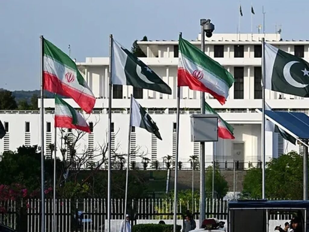 Iranian President Pezeshkian Visits Pakistan Amid Efforts to Finalise U.S.-Iran Deal