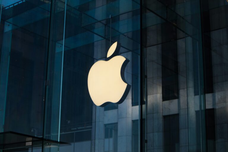 Apple наступает по всем фронтам: доля iPhone вырастет до 25%, iPad — до 39%