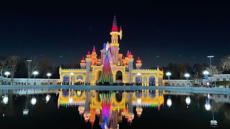 Ташкентский парк Magic City остался без света из-за ЧП
