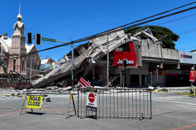 Powerful 7.8 Magnitude Earthquake Strikes Philippines Leaving Five Dead