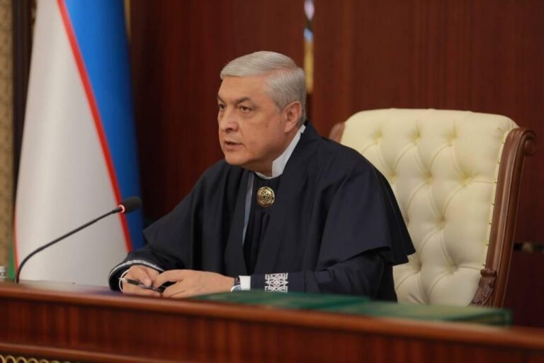 Президент Узбекистана внес представление об освобождении главы Верховного суда