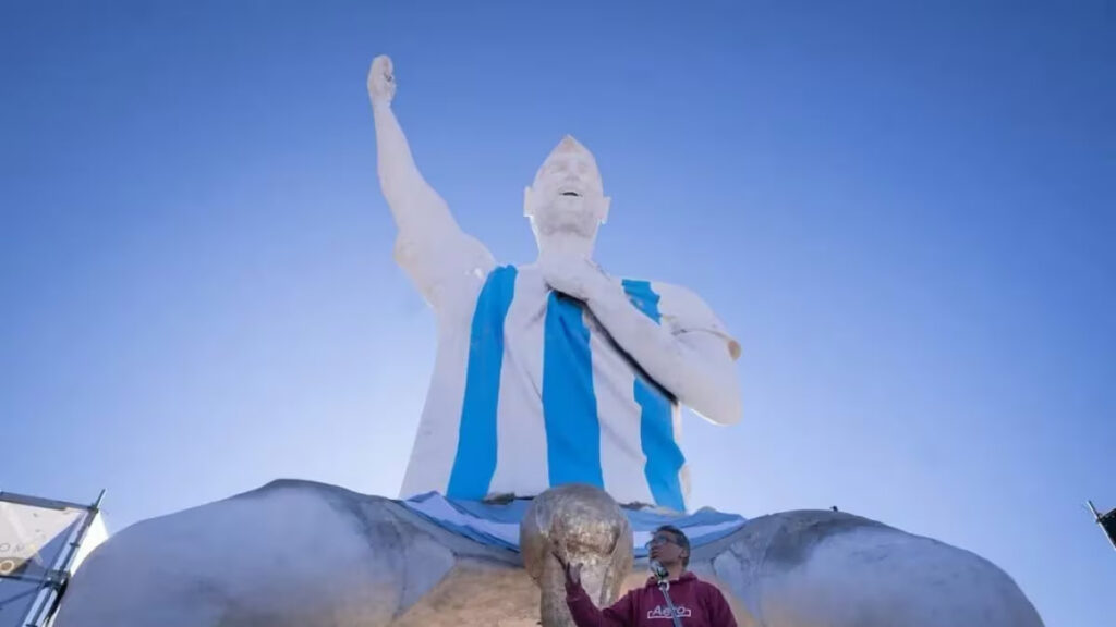Argentina’da Lionel Messining 26 metrlik eng baland haykali o‘rnatildi