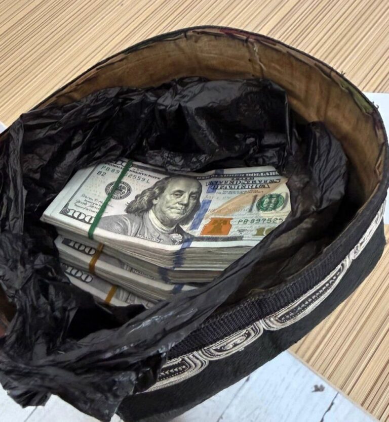 Узбекистанец пытался вывезти $35,6 тыс., спрятав в тюбетейке